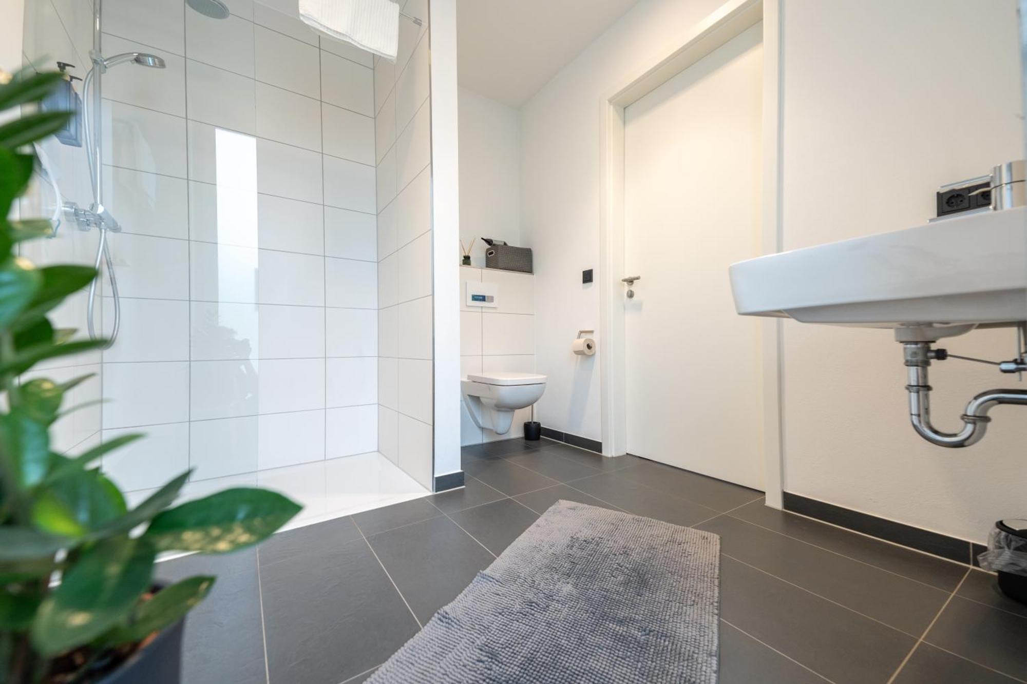 Zentral - Fuer 6 - 2X Frei Parken - Terrasse Appartement Gießen Buitenkant foto